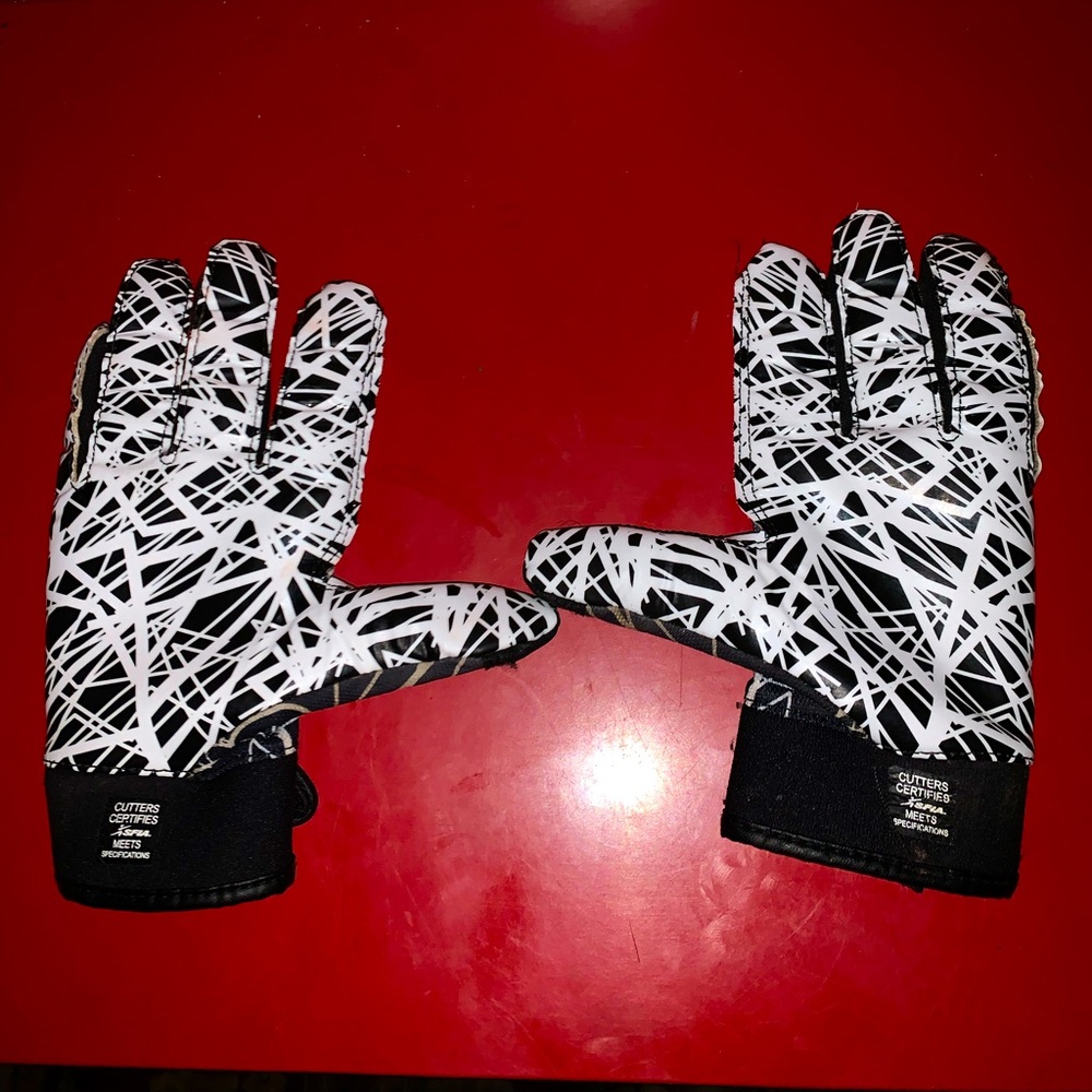 Boy’s 8-10 Year Old Football Receiving Gloves Cutters